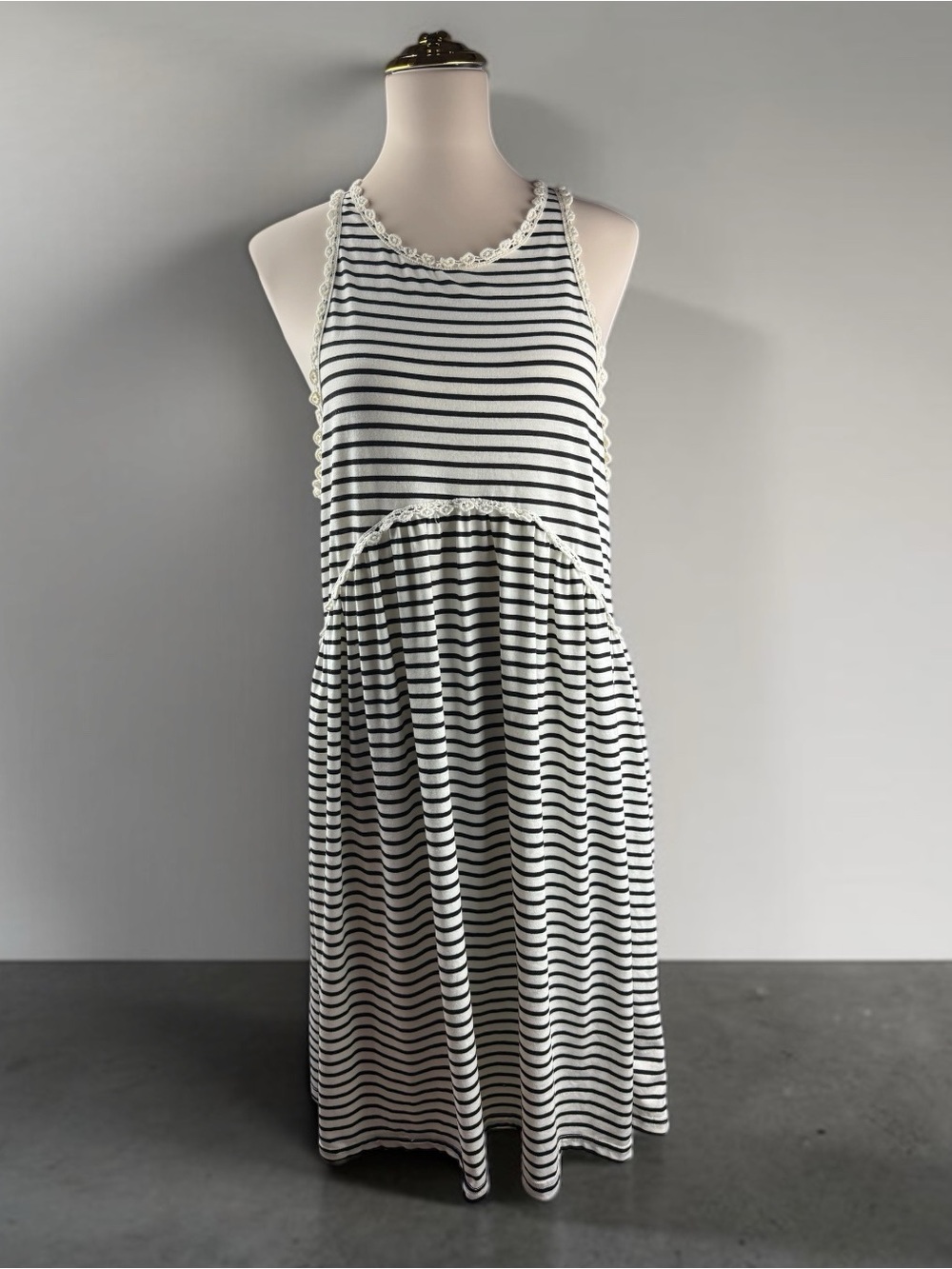 POL Striped Black & White Sleeveless Midi Dress with Lace Trim Large